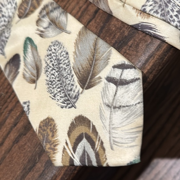 Beautiful Wild Bird Feather Pattern Silk Neck Tie - Picture 2 of 14